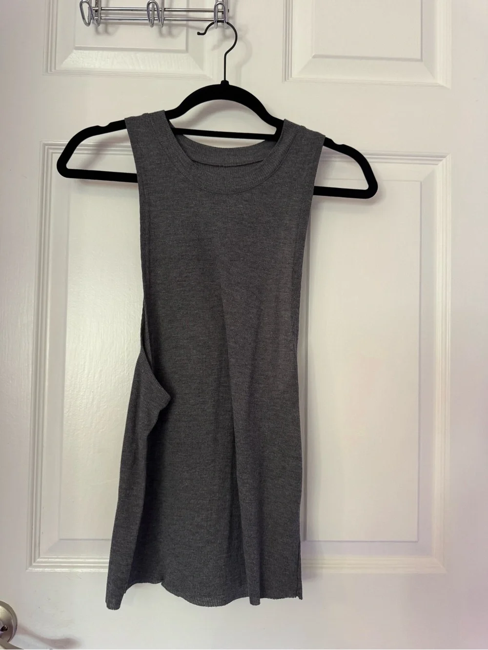 ALO Yoga Ribbed Muscle Tank Top - Charcoal Gray